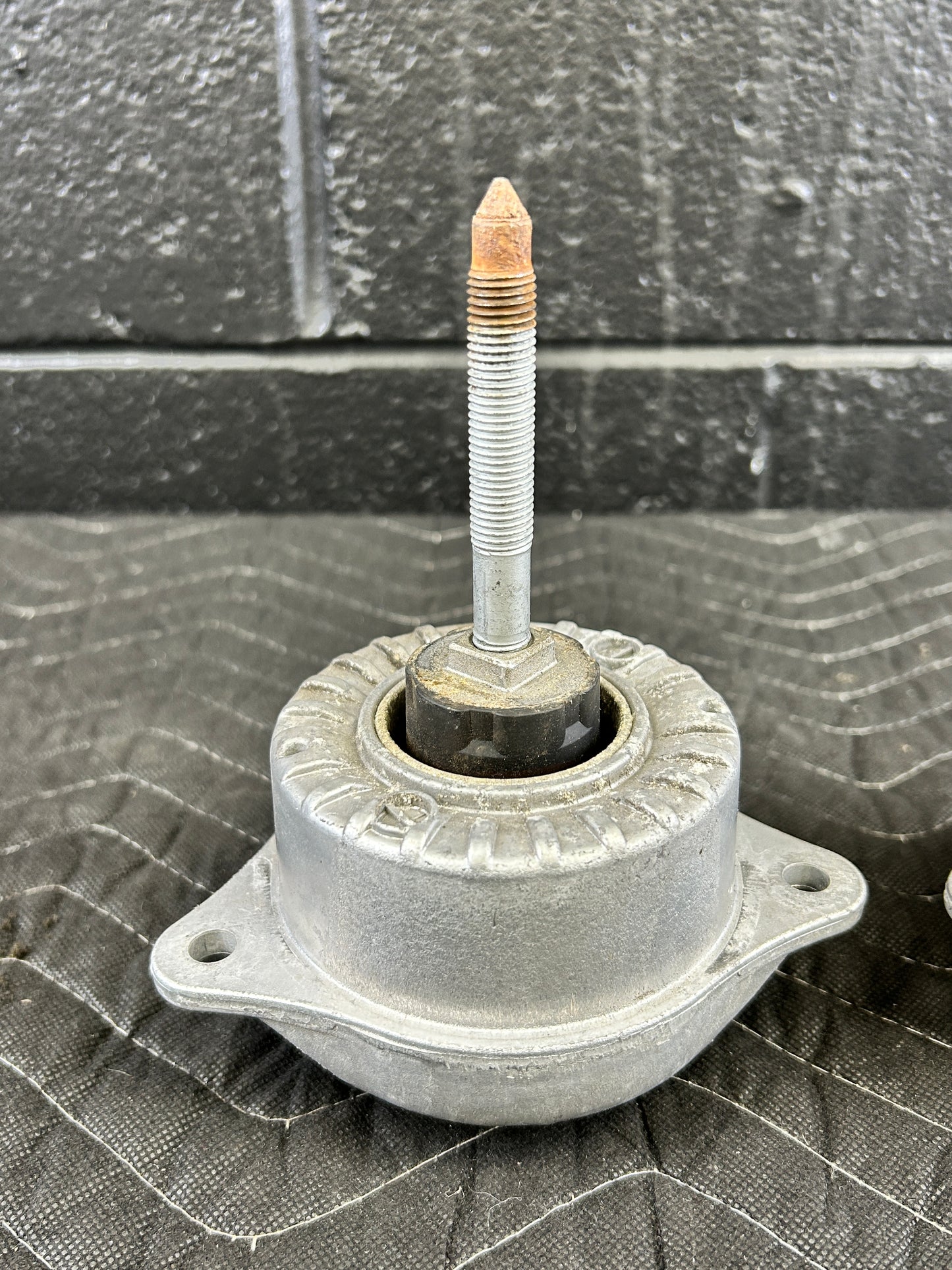 Porsche OE Engine Mounts SET 993 375 049 07